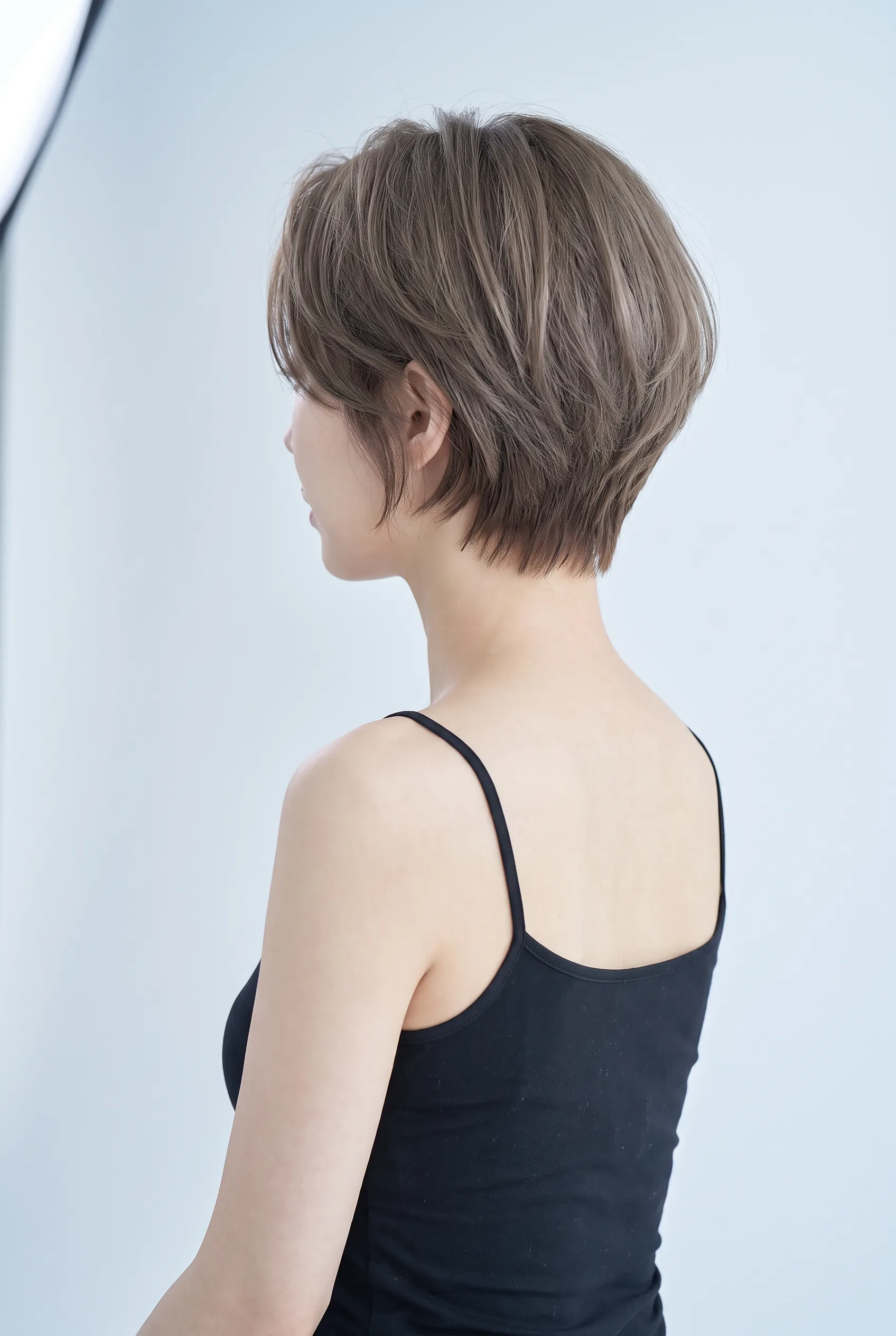 레이어드 숏컷 옆·뒷모습